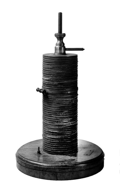 Large voltaic pile made by Griffin, London.