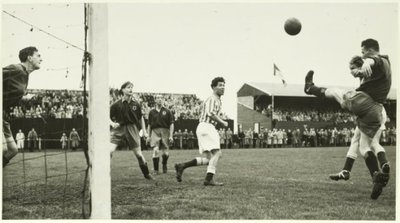 Spelmoment in de westrijd Velocitas-HFC Haarlem, eindstand 1-4.NL-HlmNHA_5400466435Fotocollectie HFC Haarlem NL-HlmNHA_5400466435