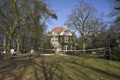 Zicht op de villa met omgevingGefotografeerd voor Wegh der Weegen, ontwikkeling van de Amersfoortseweg 1647-2010