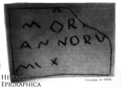 Fragmento de epígrafe funerario