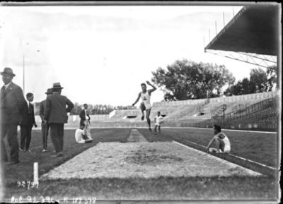 image of '[Stade de] Colombes,10/6/24, Japonais à l'entraînement [de saut en longueur] : [photographie de pr...'
