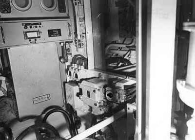 De onderzeeboot Hr.Ms. Dolfijn (1960-1982). Radar-sonarhut, deel achterwand.