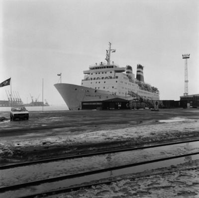 Silja Line Oy:n Wellamo Makasiinilaiturissa Eteläsatamassa | Europeana