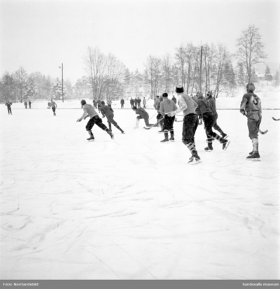 Bandymatch i Bergsåker. | Europeana