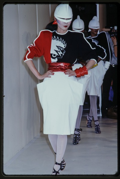 Fashion show Kansai Yamamoto spring / summer 1980 | Europeana