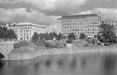 Harry W. Schreckin suunnittelema, vuonna 1943 valmistunut Suomen Pankin talo  Tampereella | Europeana