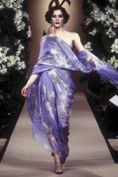 Haute Couture fall -winter 1999 -2000 Fashion show In Paris