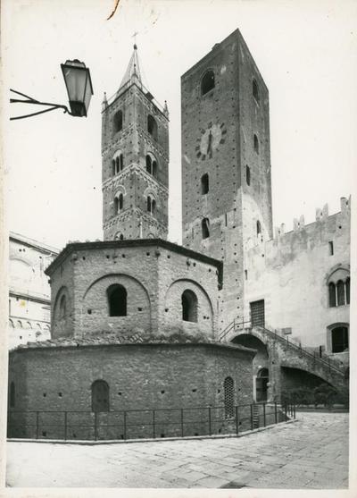 Albenga. Esterno del Battistero | Europeana