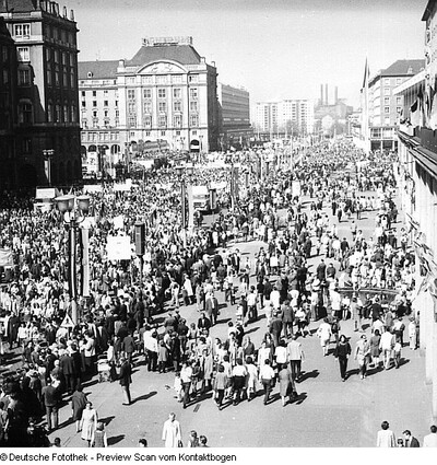 Erster Mai (siehe Auch Kleinbild); Prager Straße, FDJ (Freie Deutsche ...