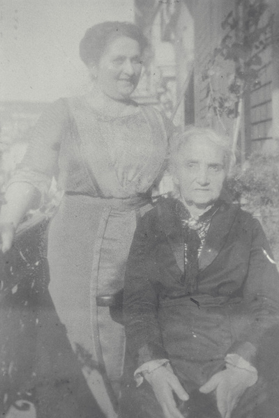 Mother and Grandmother of Jacob Picard Portraits Family | Europeana