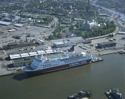 Silja-Line Oy:n terminaali. Laiturissa m/s Wasa Queen ja m/s Silja Festival  | Europeana