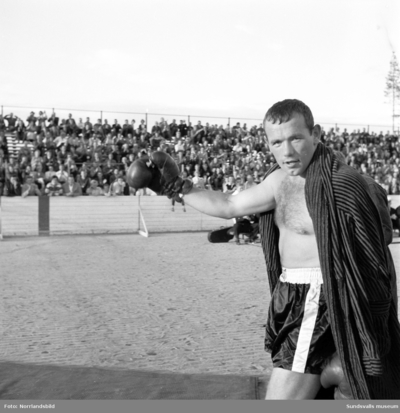 Nyblivna Boxningsvärldsmästaren I Tungvikt, Ingemar Johansson, Var ...