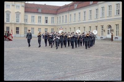 Fotografie: Abschiedszeremonie Der Alliierten Stadtkommandanten ...