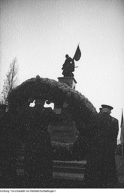 Dresden, 36. Jahrestag Der Oktoberrevolution, Kranzniederlegung Am ...