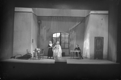 Suomalainen Ooppera: Karl Millöckerin operetin Kreivitär Dubarryn esitys |  Europeana