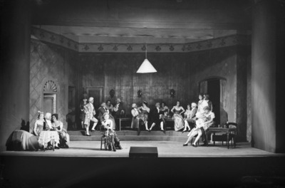 Suomalainen Ooppera: Karl Millöckerin operetin Kreivitär Dubarryn esitys |  Europeana