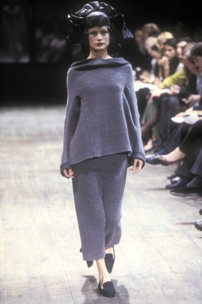 Yohji Yamamoto, Autumn-Winter 1997, Womenswear | Europeana