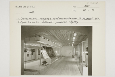 Hämeen linna, näyttelykuvia. Pohjoinen kehämuurirakennus 14. Museosali 226,  Pohjois-Euroopan varhaiset puukirkot- näyttely | Europeana